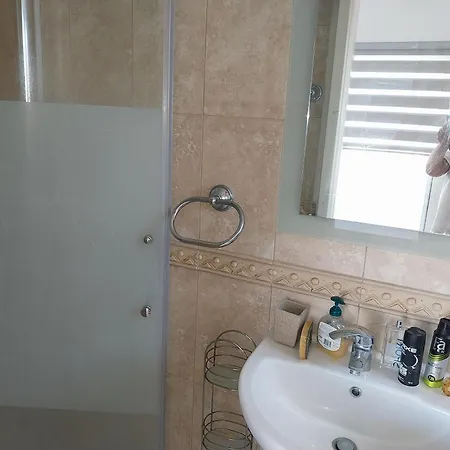 Three Bedrooms At Apartment *