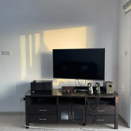 Three Bedrooms At Apartment *